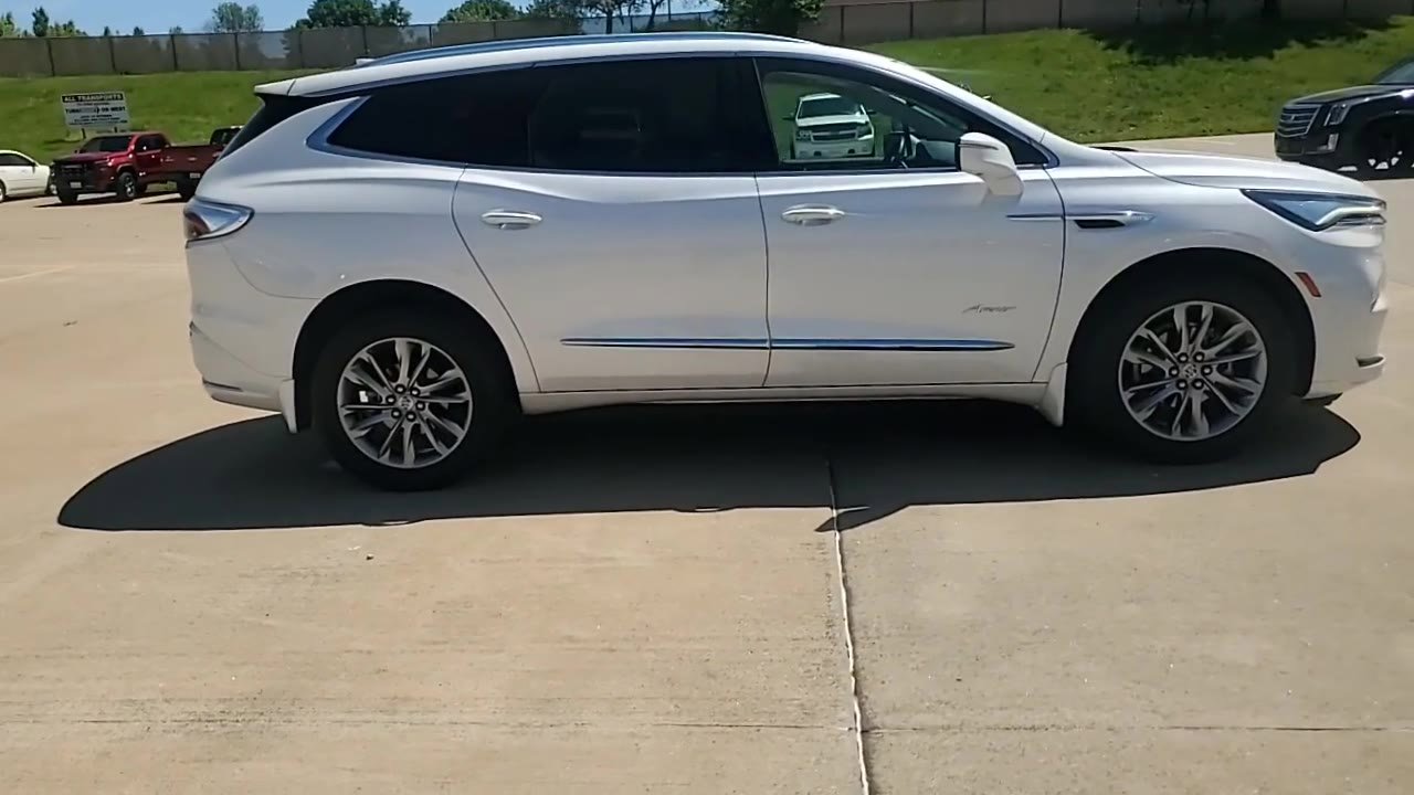 Used 2023 Buick Enclave Avenir w/ Avenir Technology Package FWD image 9