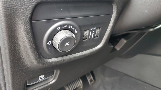 Used 2024 Jeep Grand Cherokee Limited AWD/4WD image 10
