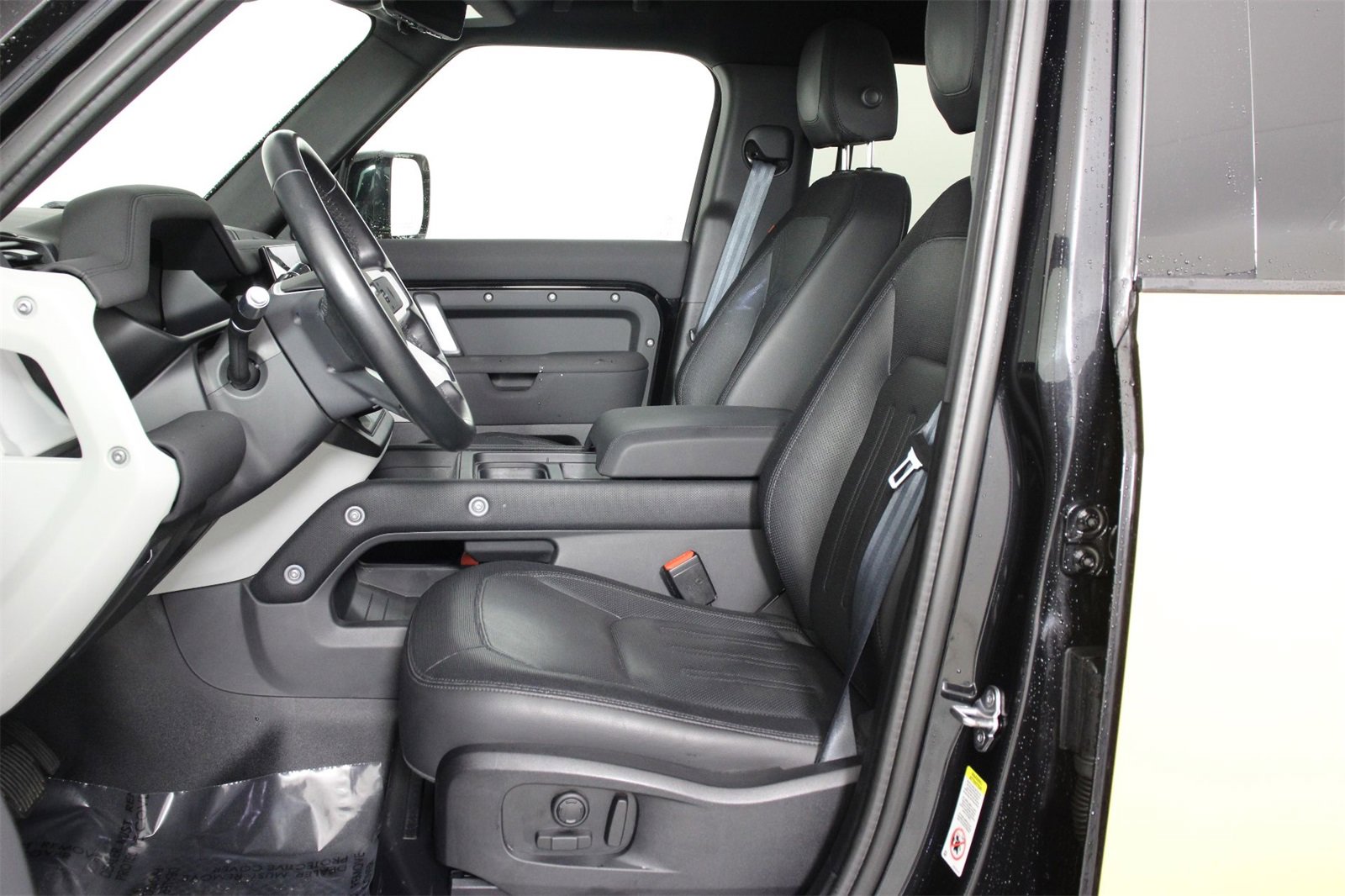 Used 2022 Land Rover Defender 110 X-Dynamic SE image 31