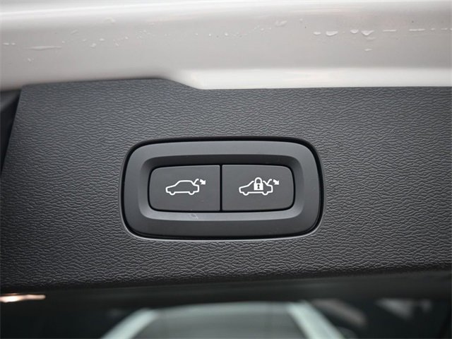 Used 2024 Volvo V60 B5 Cross Country Plus image 32