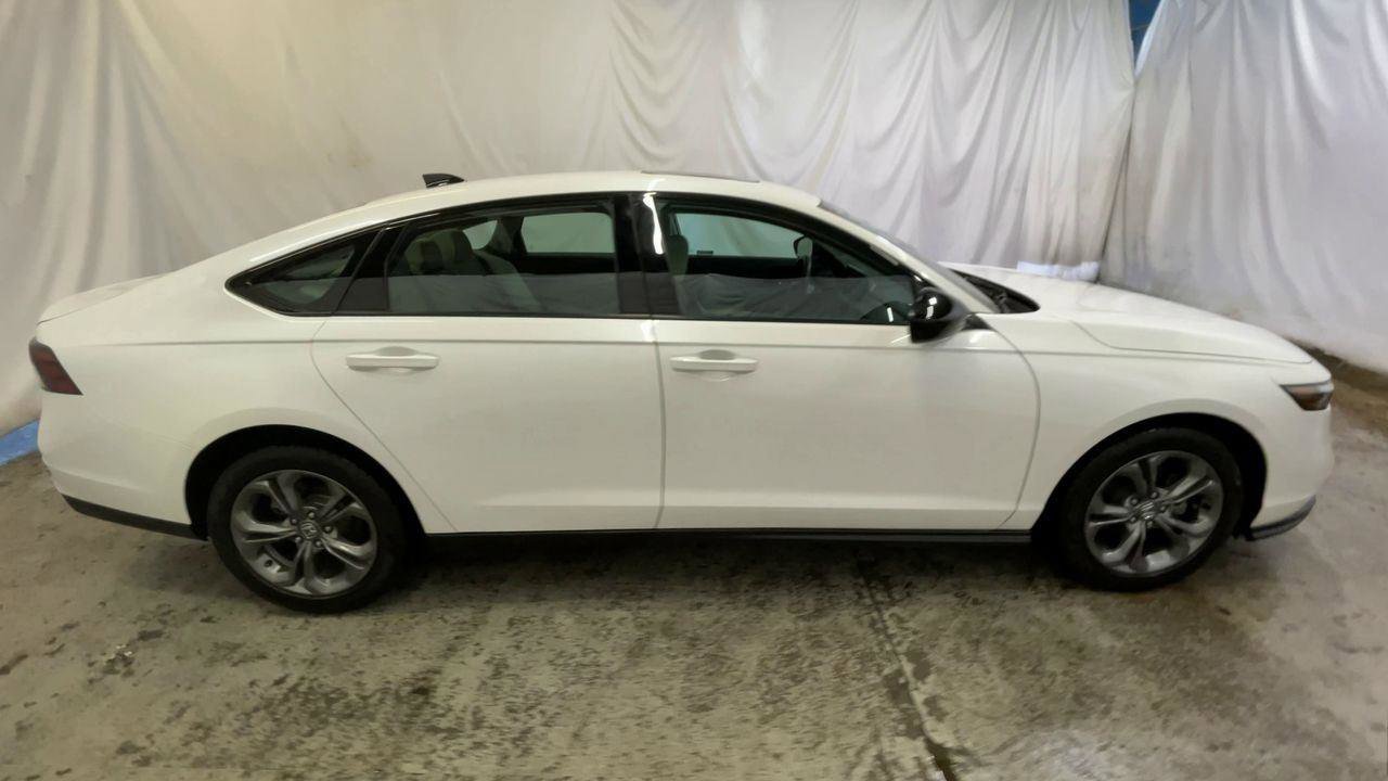 Certified 2025 Honda Accord SE image 9