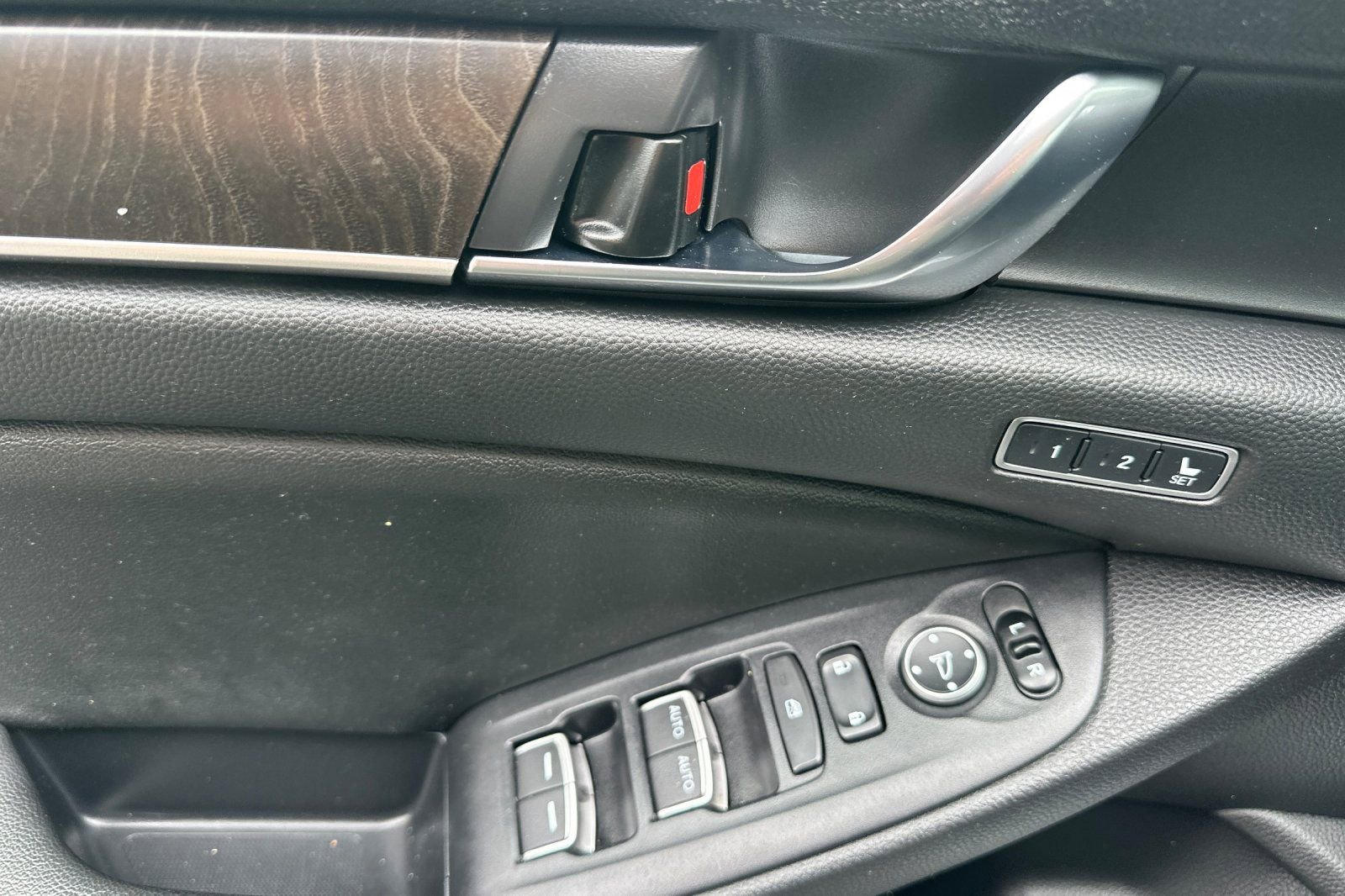 Used 2019 Honda Accord Touring image 11