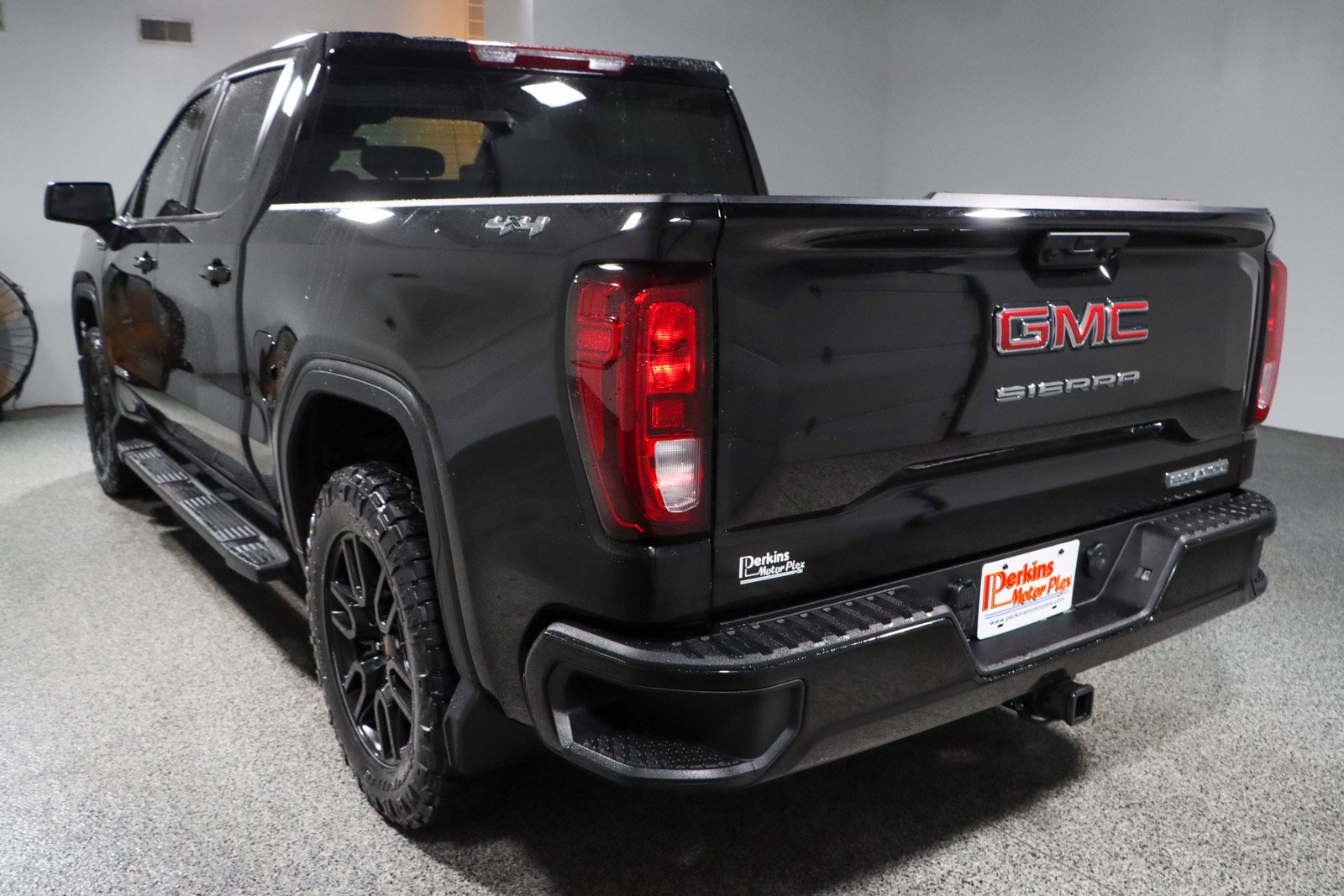 Used 2024 GMC Sierra 1500 Elevation image 10