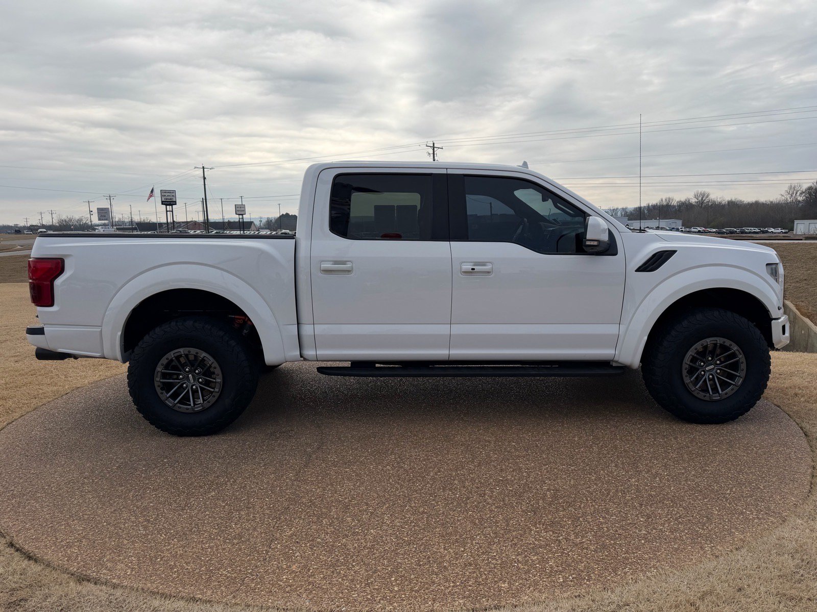 Used 2019 Ford F150 Raptor w/ Equipment Group 802A Luxury AWD/4WD image 9