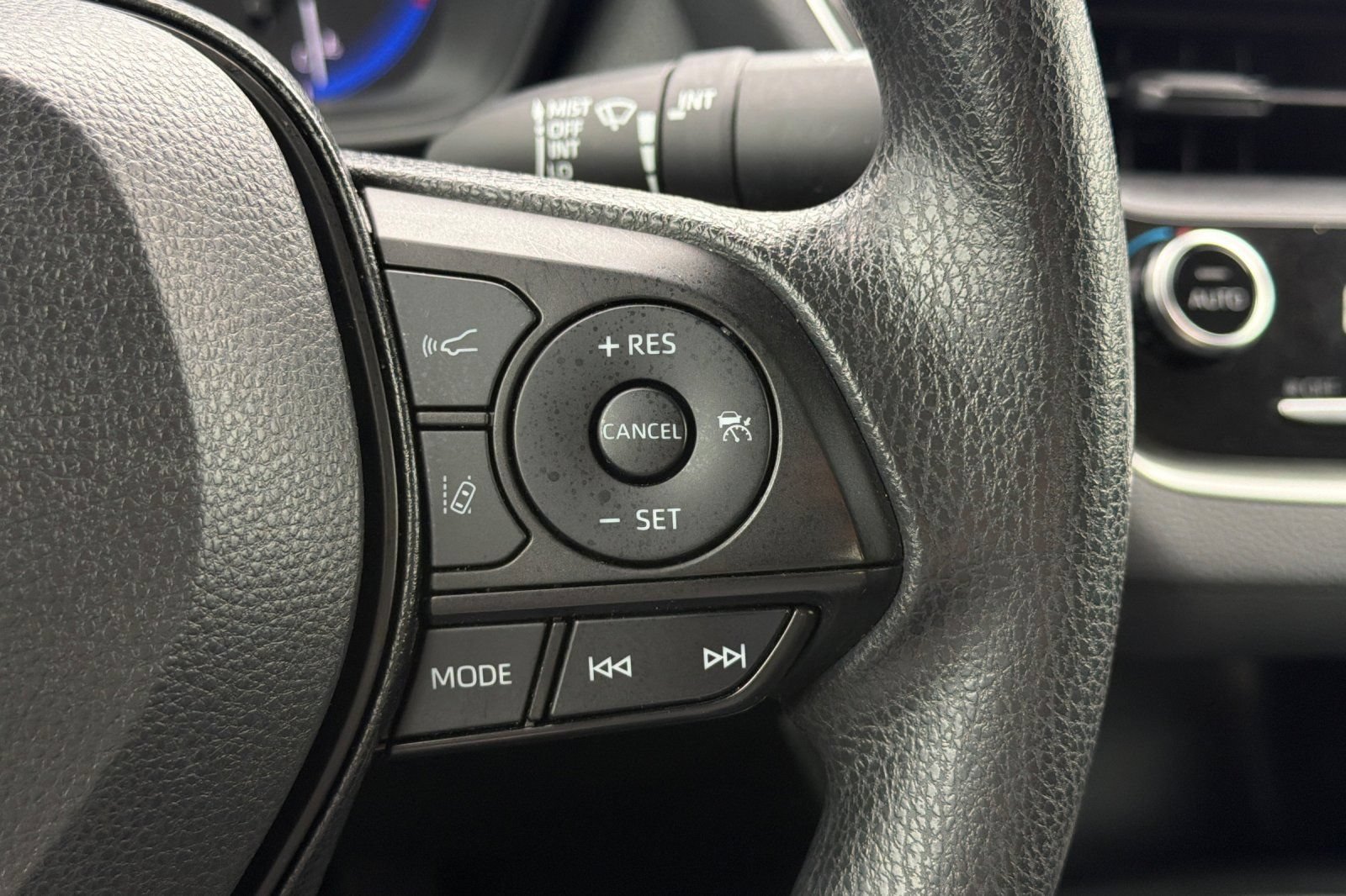 Used 2022 Toyota Corolla LE w/ Carpet Mat Package (TMS) FWD image 27