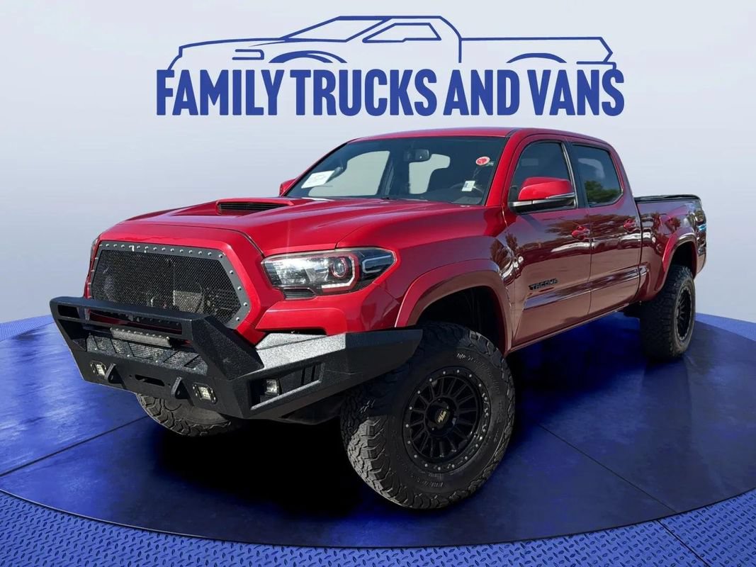 Used 2017 Toyota Tacoma TRD Sport AWD/4WD image 1