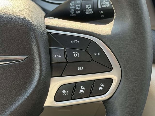 Used 2024 Chrysler Pacifica Touring-L image 19