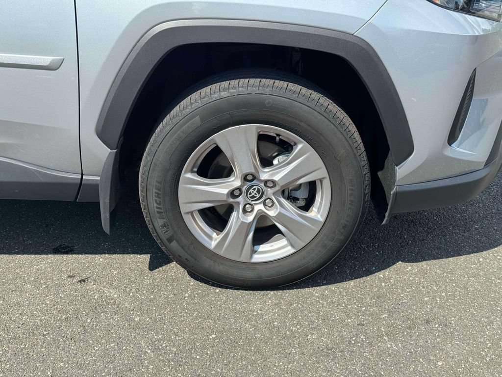 Used 2025 Toyota RAV4 XLE AWD/4WD image 9