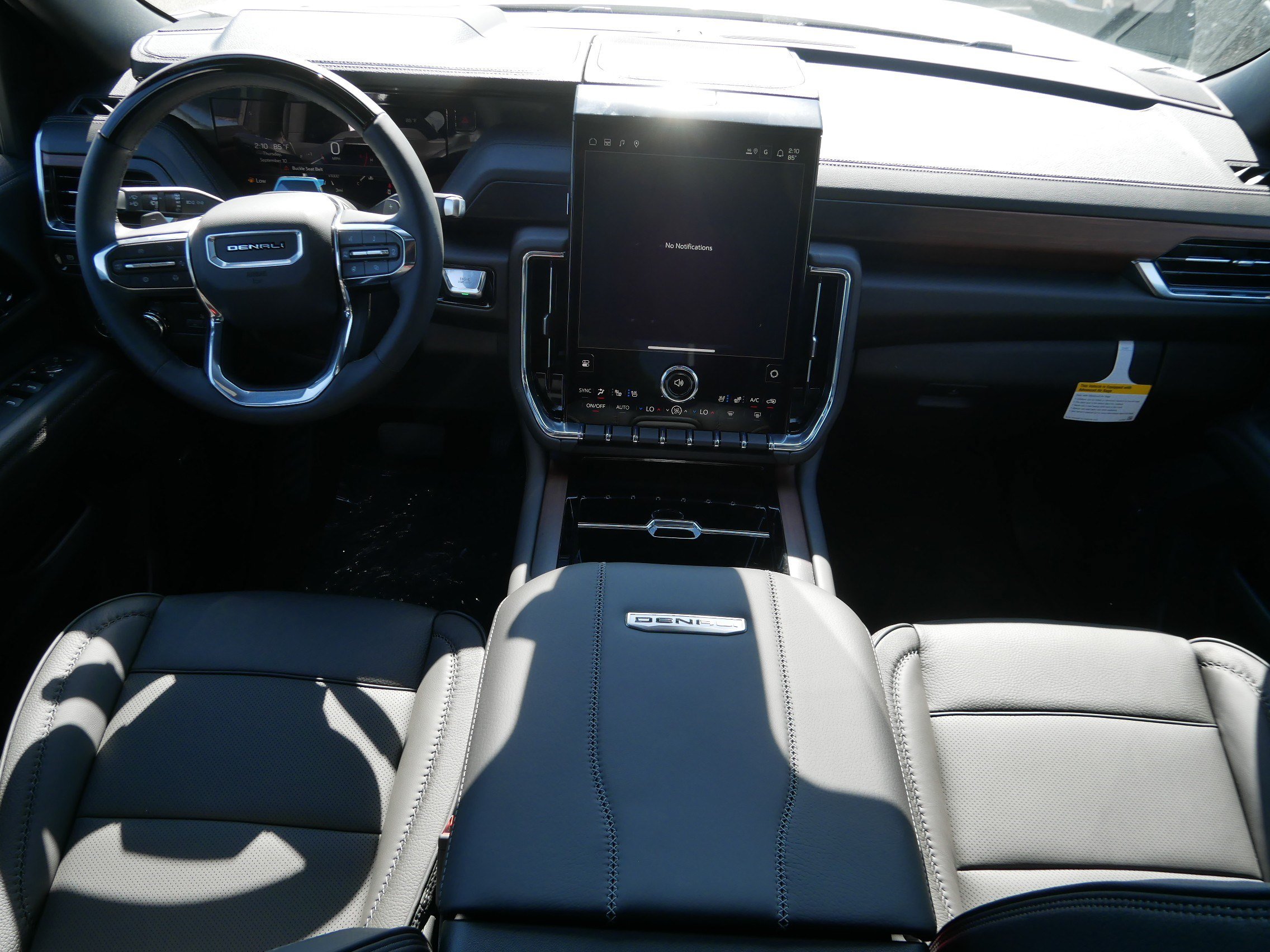 New 2026 GMC Yukon XL Denali w/ Denali Reserve Package AWD/4WD image 6