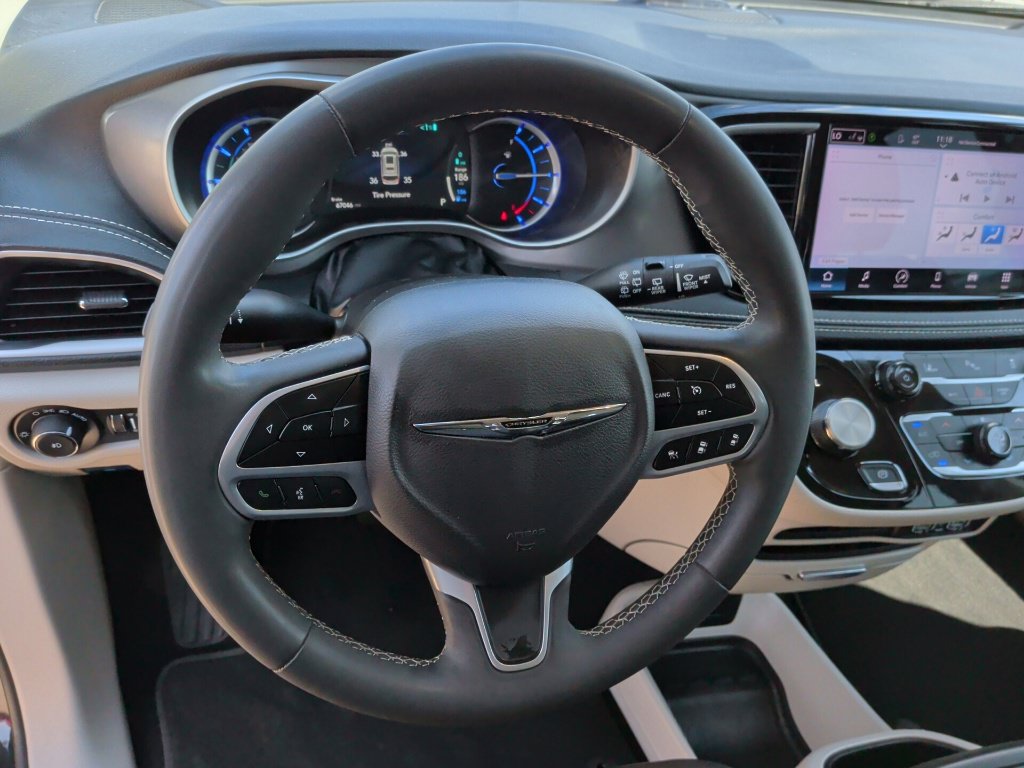 Used 2023 Chrysler Pacifica Touring-L FWD image 16