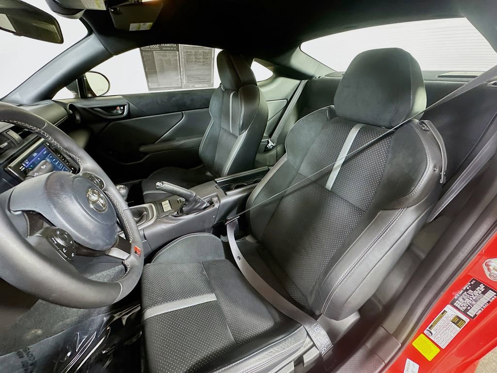 Used 2025 Toyota GR86 Premium RWD image 14