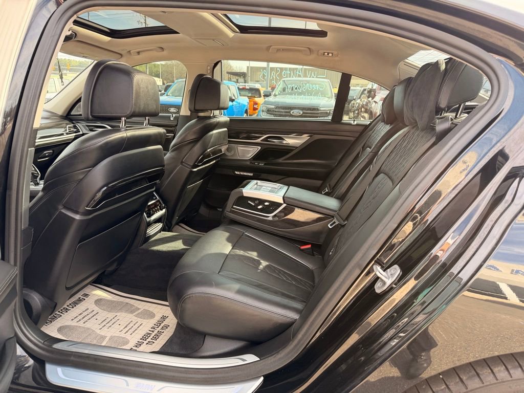Used 2018 BMW 750i xDrive image 10