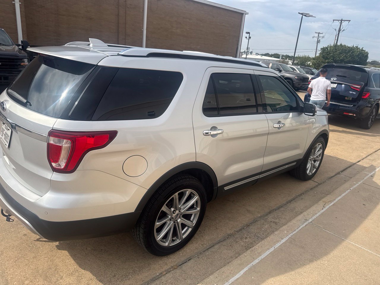 Used 2017 Ford Explorer Limited FWD image 4