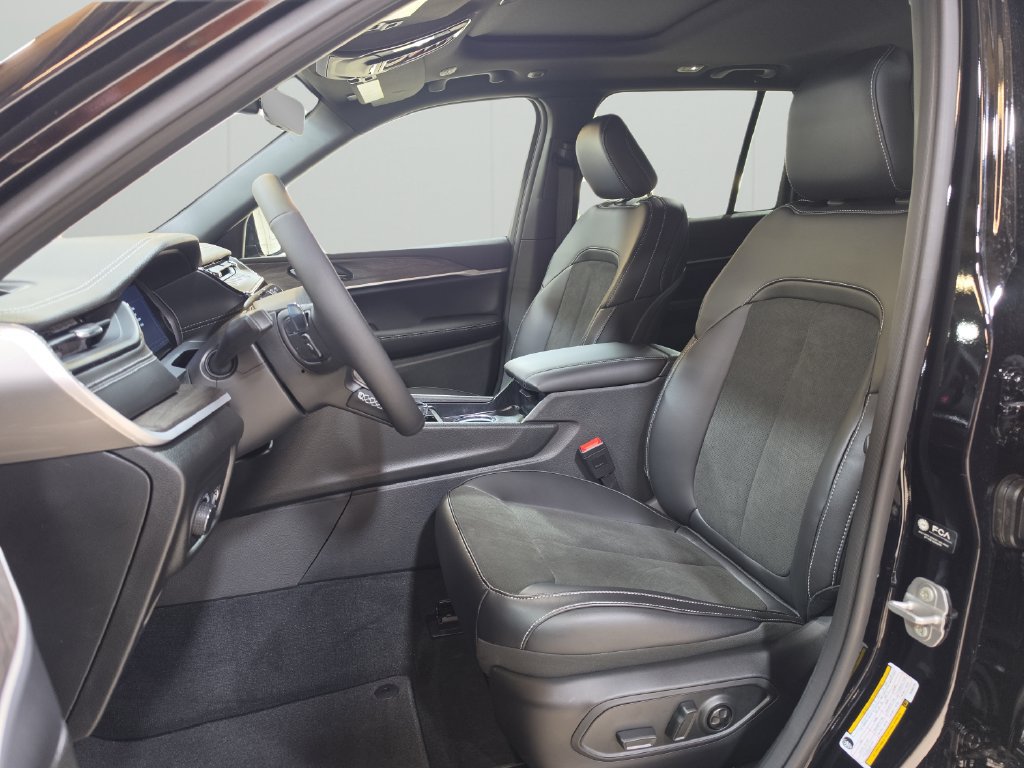 New 2027 Jeep Grand Cherokee 4WD image 11