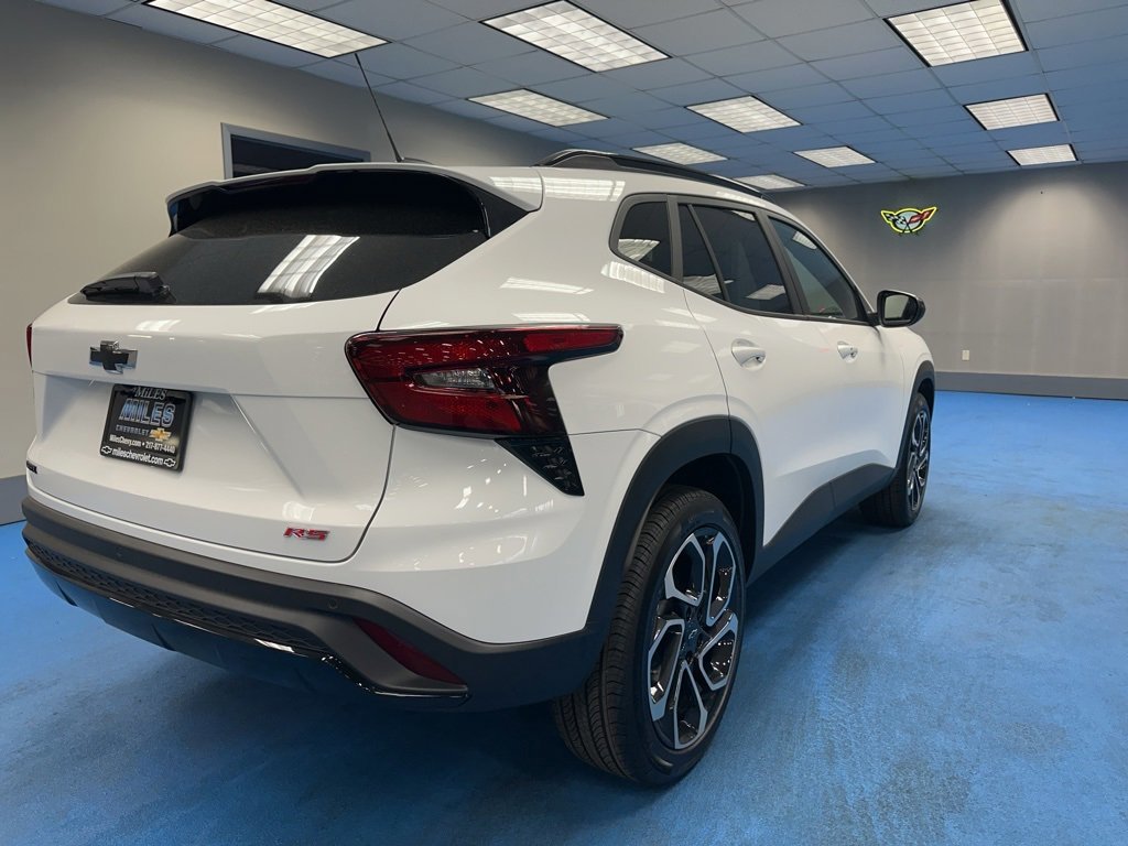 New 2025 Chevrolet Trax RS w/ Sunroof Package image 4