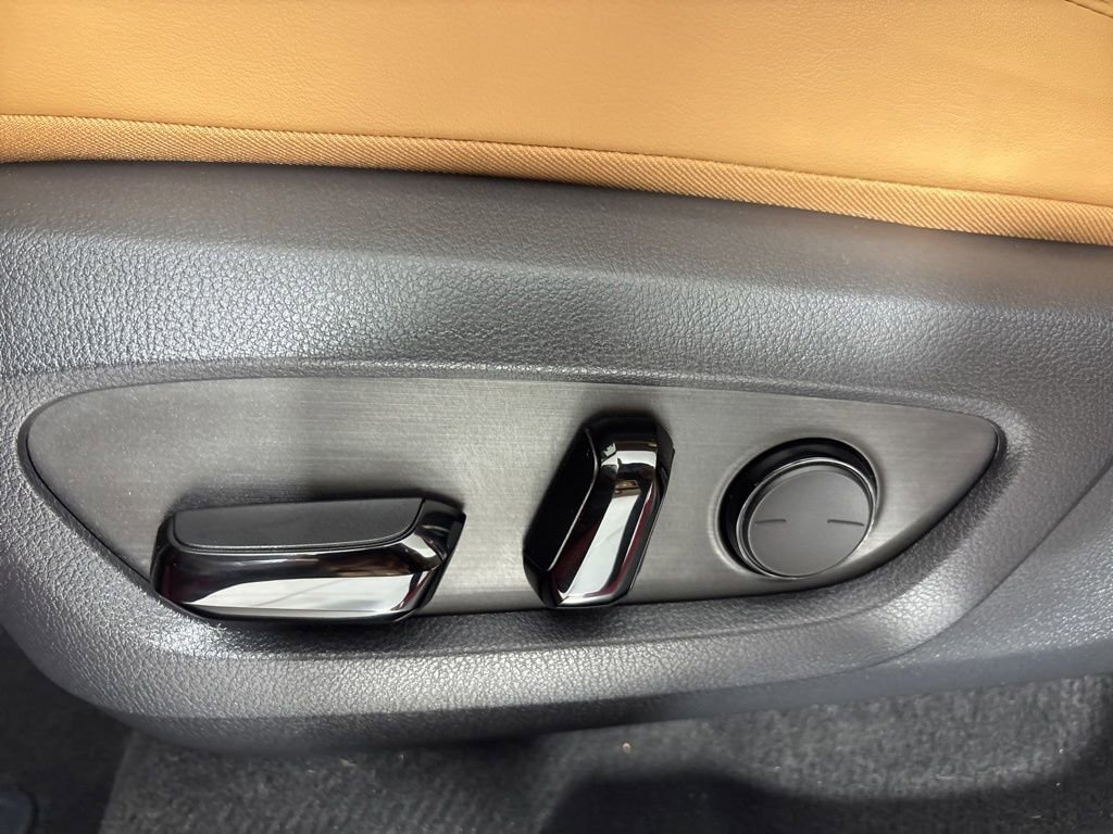 Used 2024 Lexus NX 250 250 Base w/ Towing Package (2000 Lbs) image 16