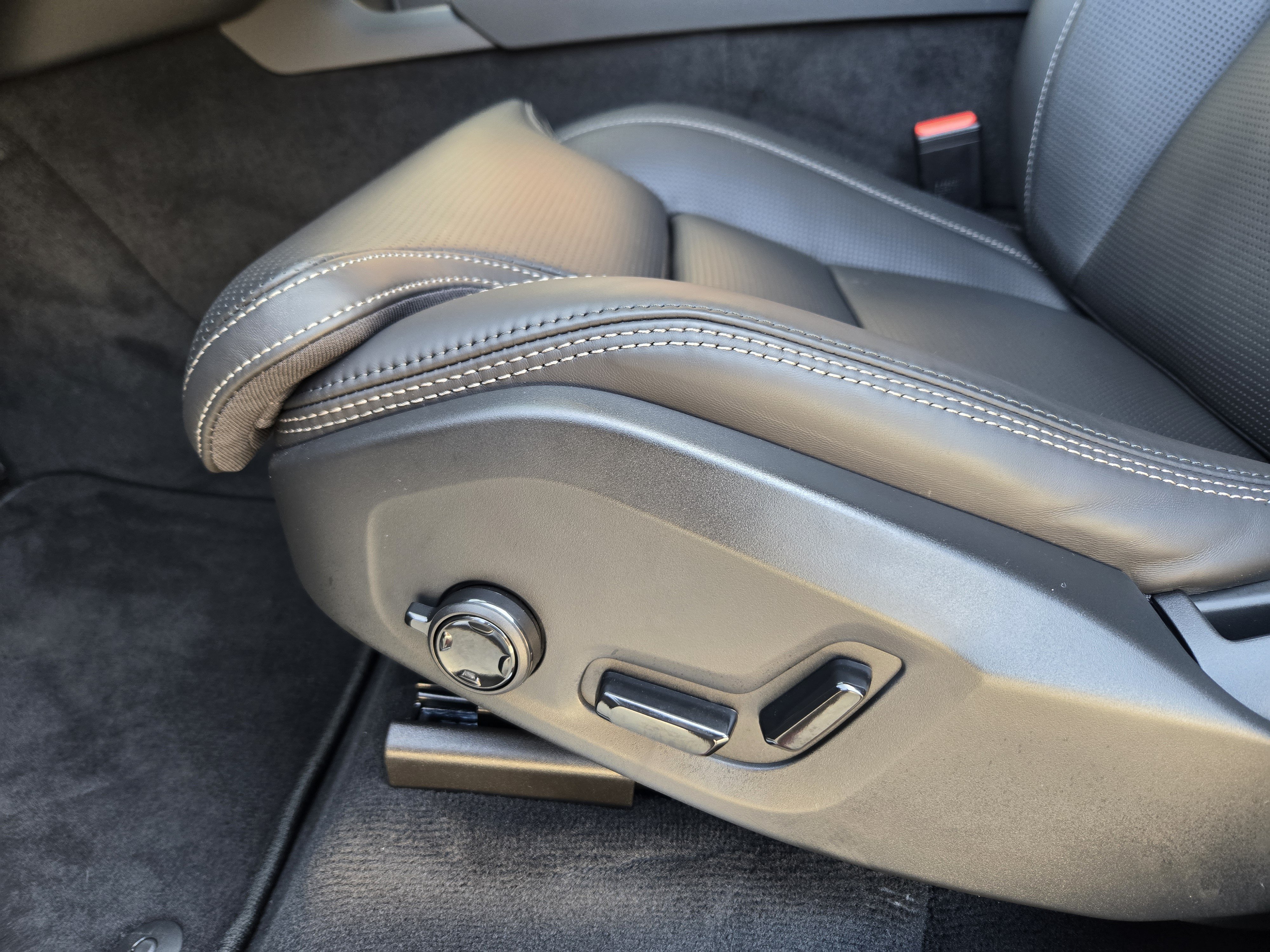 New 2026 Volvo XC90 T8 Ultra w/ Lounge Package AWD/4WD image 19