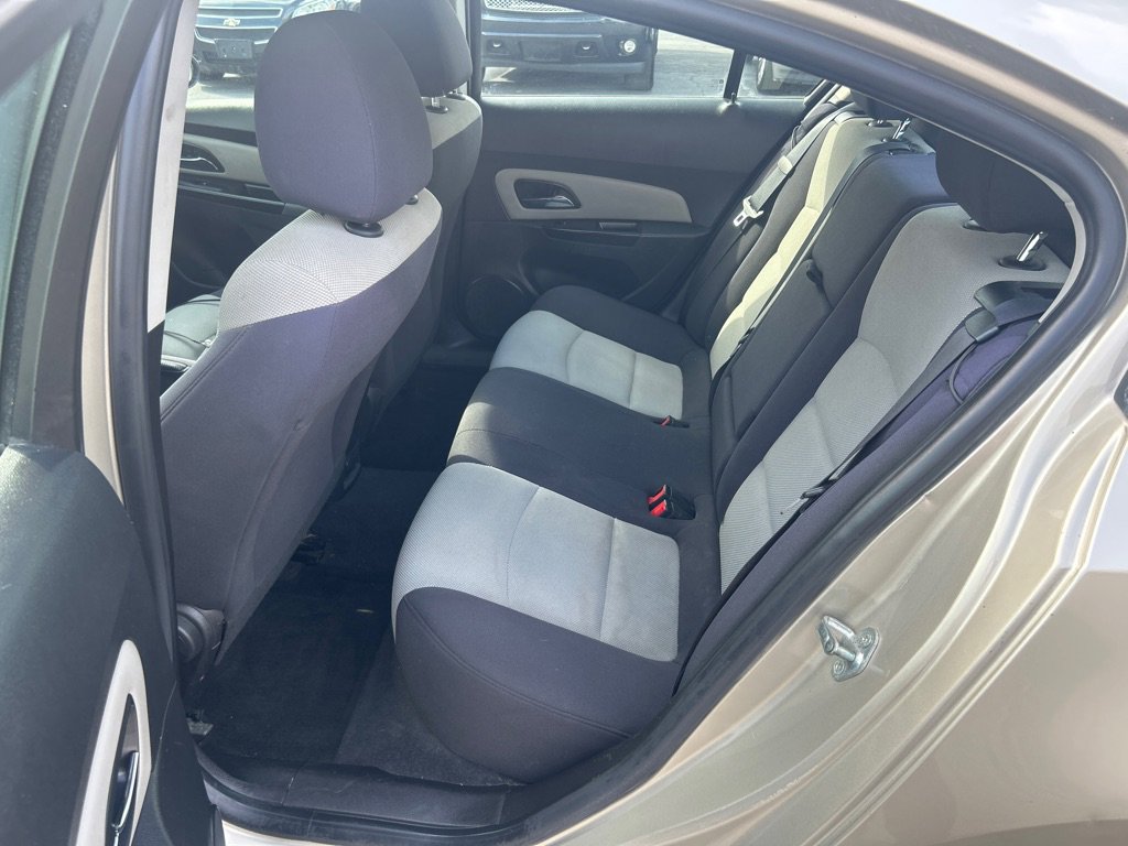 Used 2014 Chevrolet Cruze LS image 10
