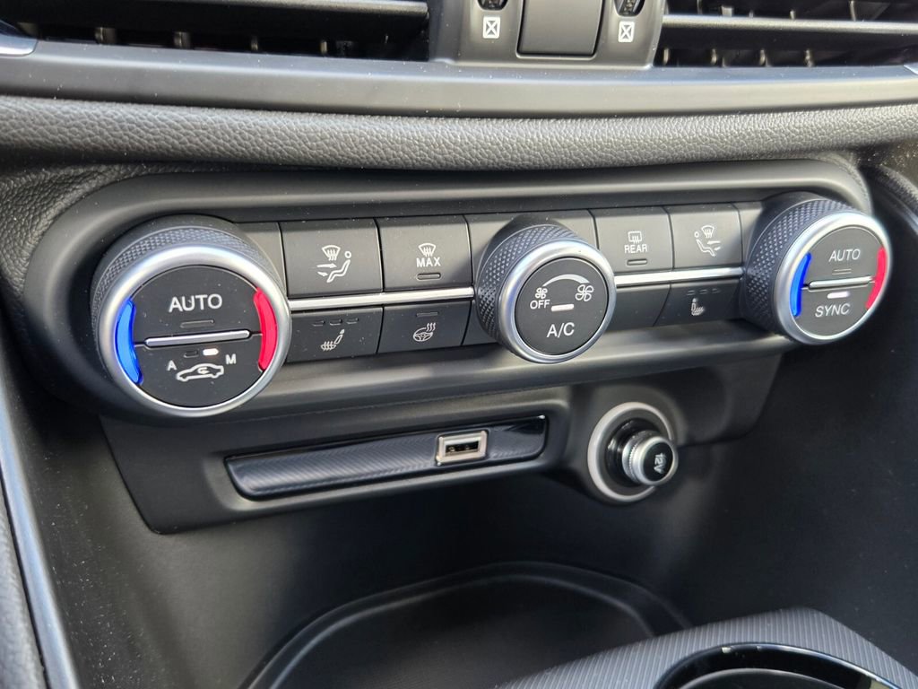 New 2025 Alfa Romeo Giulia w/ Driving Assist Package image 9