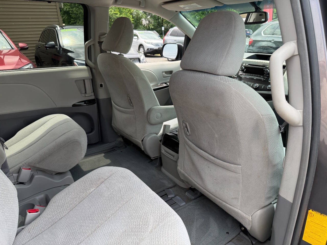 Used 2011 Toyota Sienna LE FWD image 30