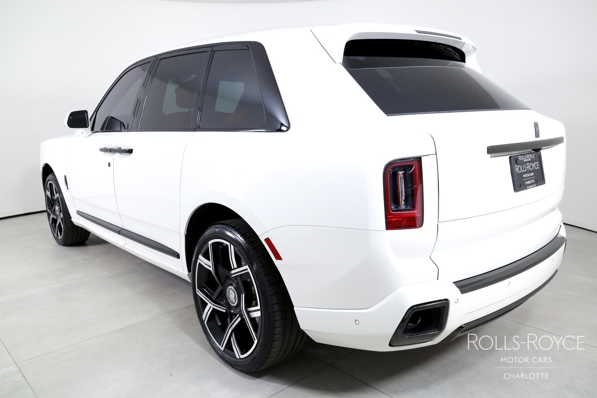 Used 2025 Rolls-Royce Cullinan Black Badge image 8