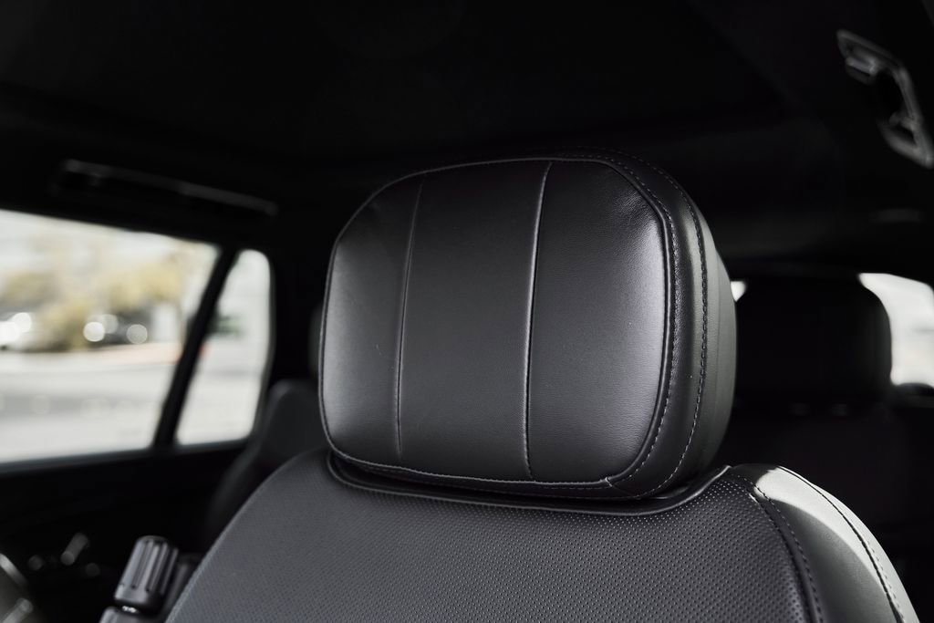 Used 2025 Land Rover Range Rover Long Wheelbase SE image 44