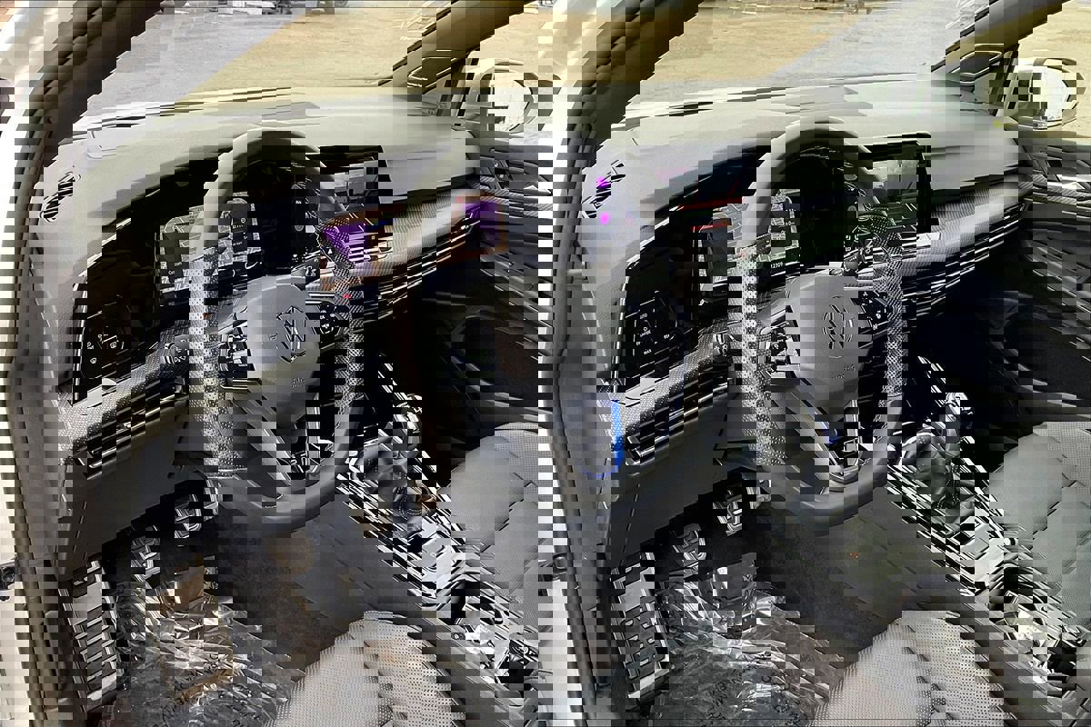 Used 2024 Volkswagen Golf R image 5