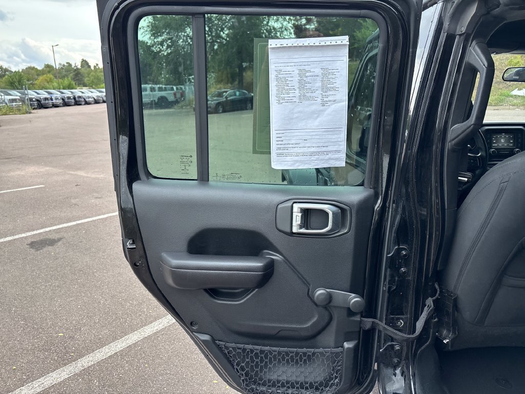 Used 2018 Jeep Wrangler Unlimited Sport AWD/4WD image 11