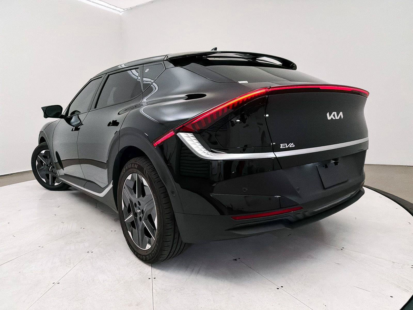 Used 2025 Kia EV6 Light w/ Light LR Technology Package RWD image 8
