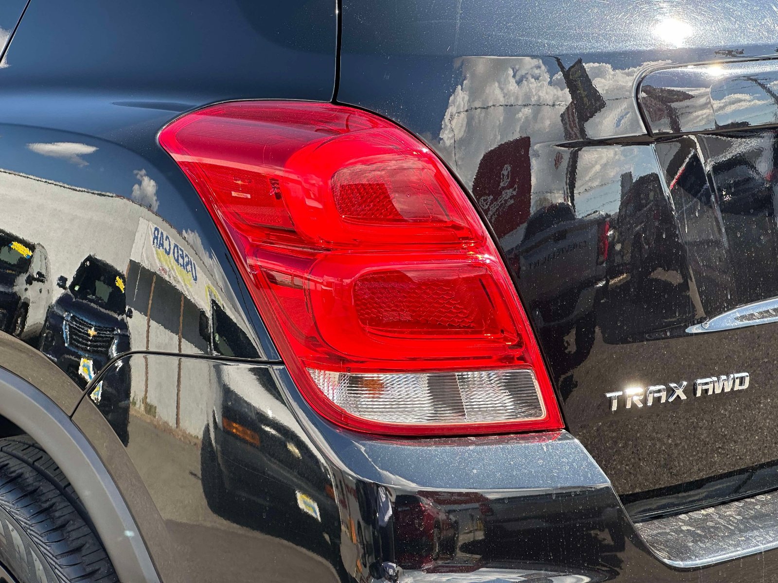 Used 2022 Chevrolet Trax LT w/ Midnight Edition image 10