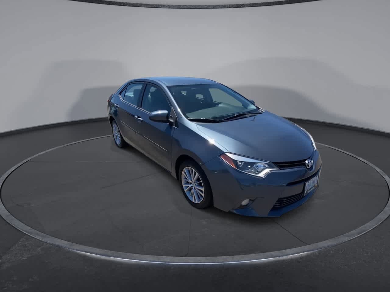 Used 2015 Toyota Corolla LE FWD image 2