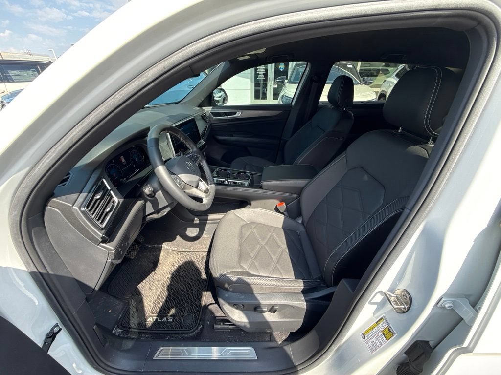 Used 2024 Volkswagen Atlas Cross Sport SE AWD/4WD image 11