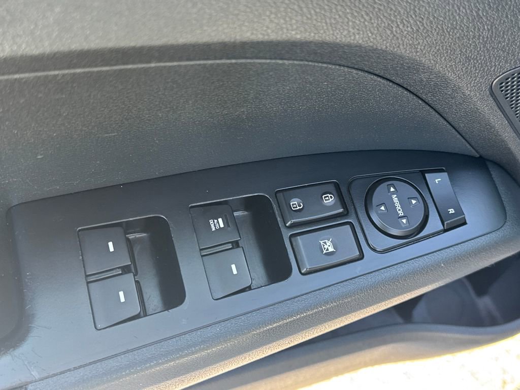 Used 2018 Hyundai Elantra SE FWD image 12