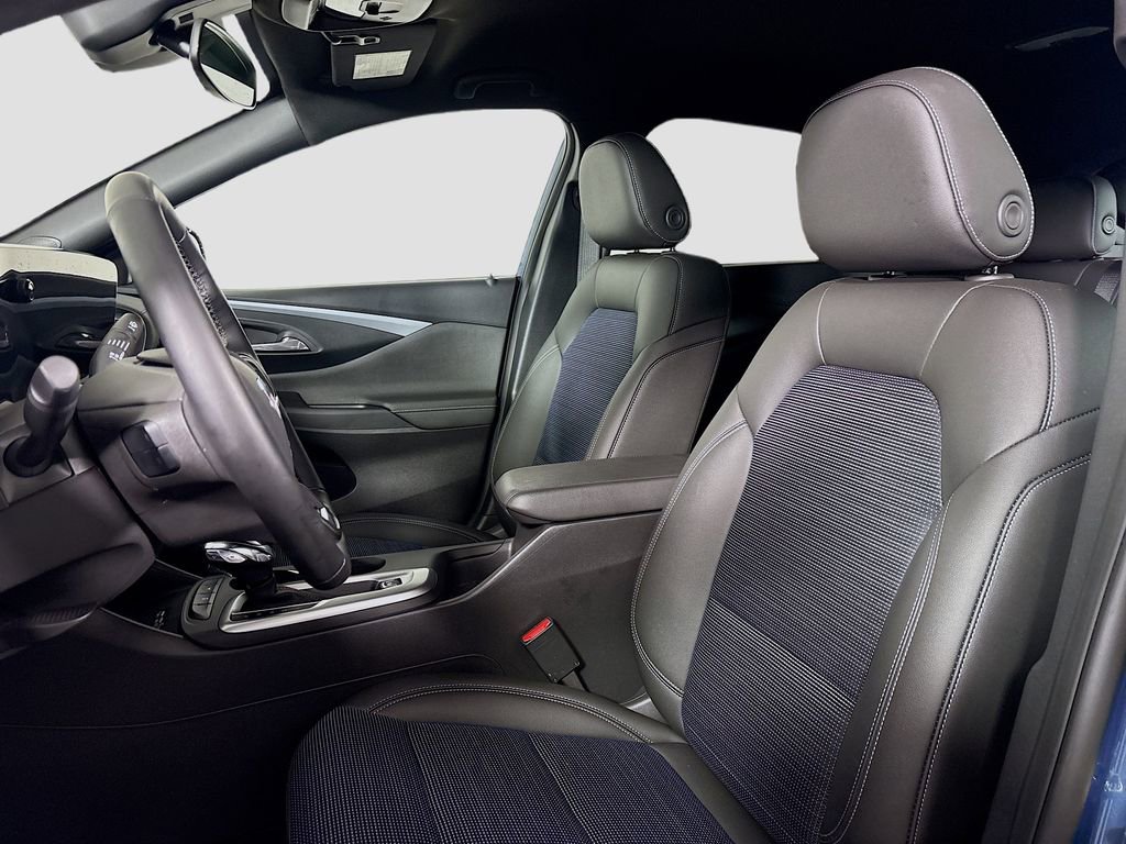 Used 2025 Buick Envista Preferred w/ Convenience I Package image 22