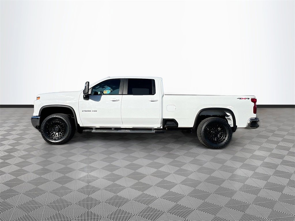 Used 2024 Chevrolet Silverado 2500 LT image 4