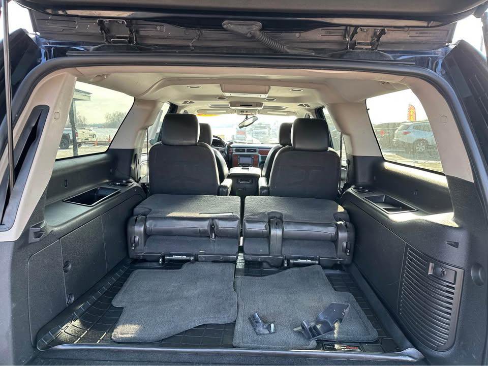 Used 2014 Chevrolet Suburban LTZ image 10