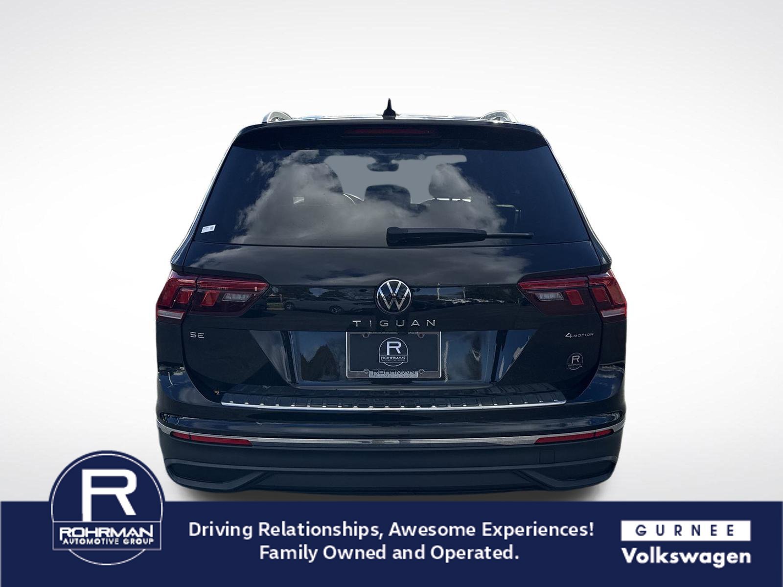 Used 2023 Volkswagen Tiguan SE w/ Panoramic Sunroof Package AWD/4WD image 9