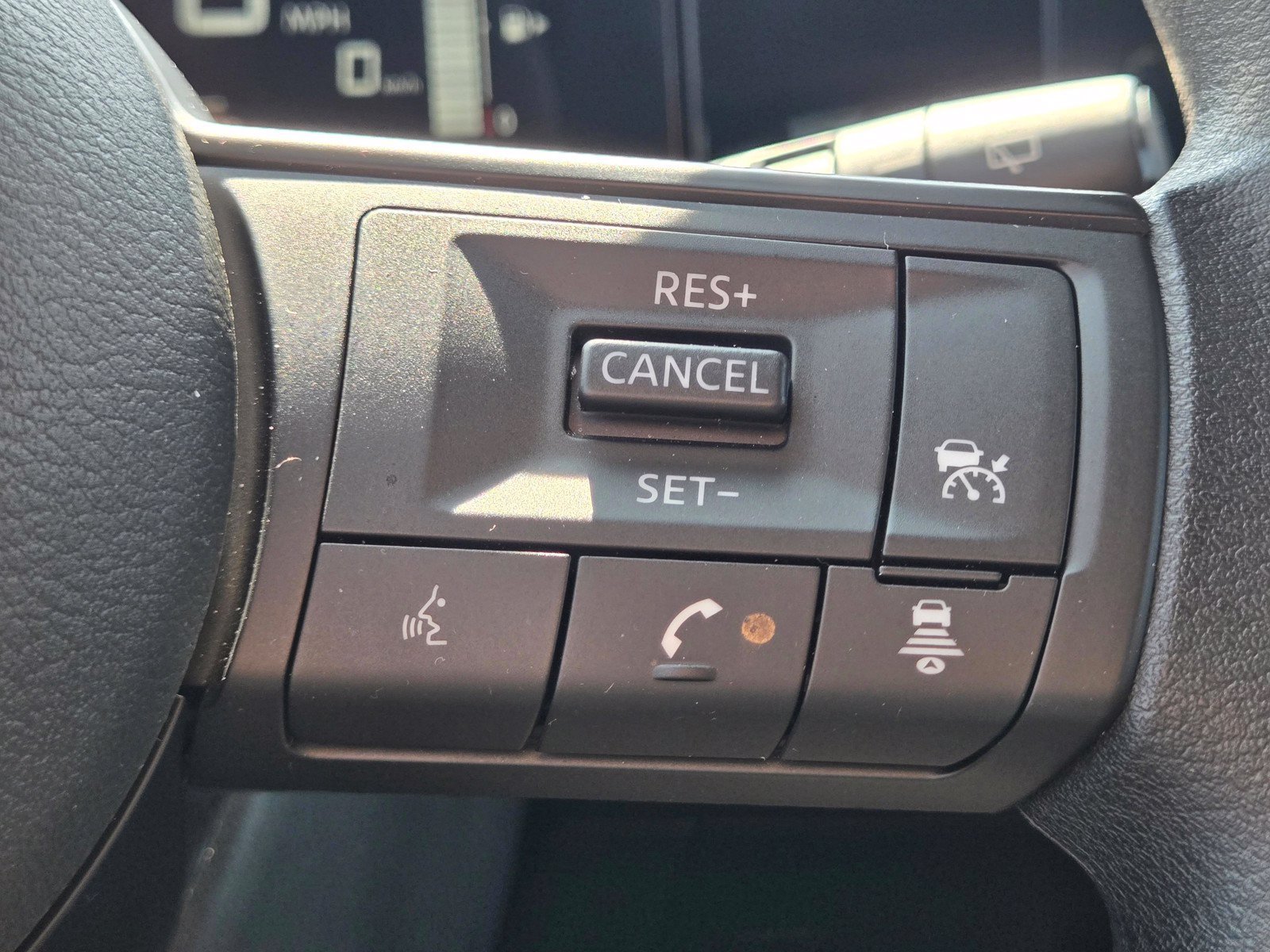 Used 2025 Nissan Kicks SV AWD/4WD image 27