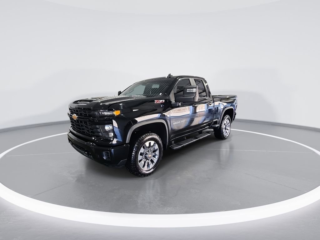 Used 2024 Chevrolet Silverado 2500 Custom w/ Custom Value Package image 4