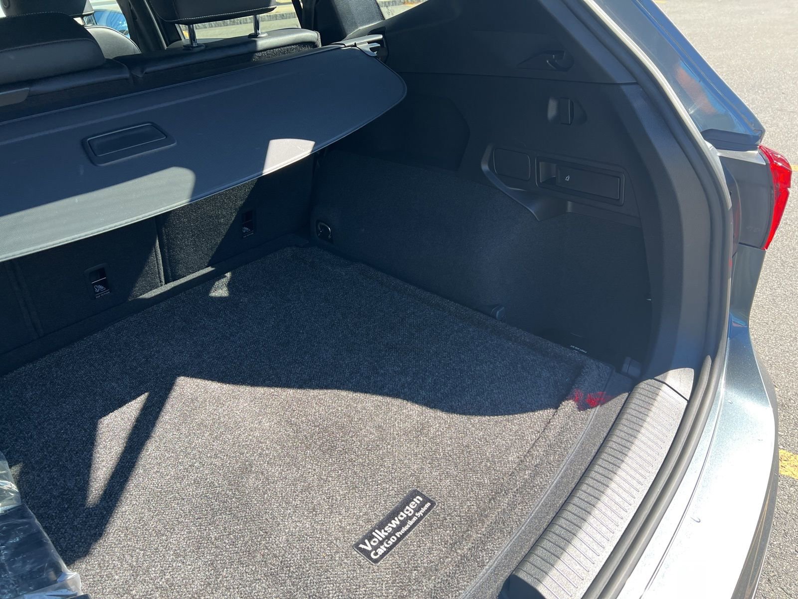 Used 2022 Volkswagen Tiguan SEL R-Line image 12