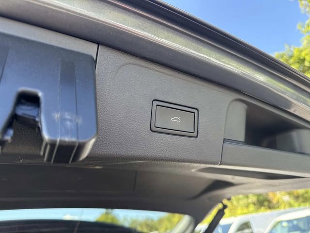 Used 2025 Volkswagen Atlas SE image 9