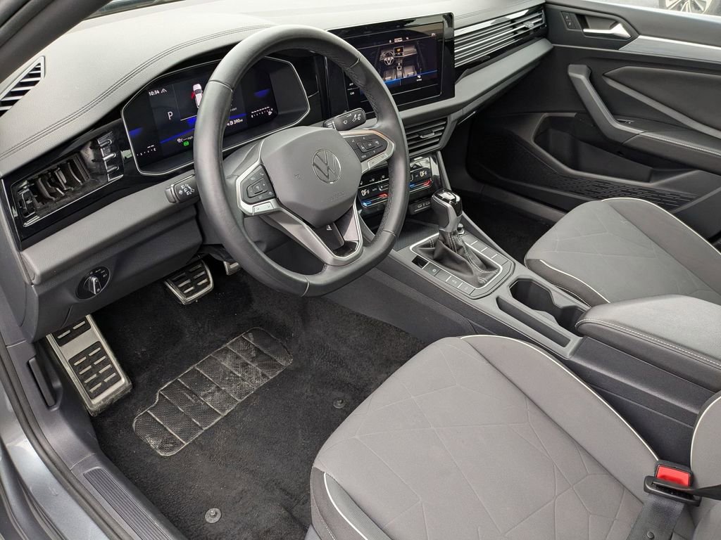 Used 2025 Volkswagen Jetta Sport image 17