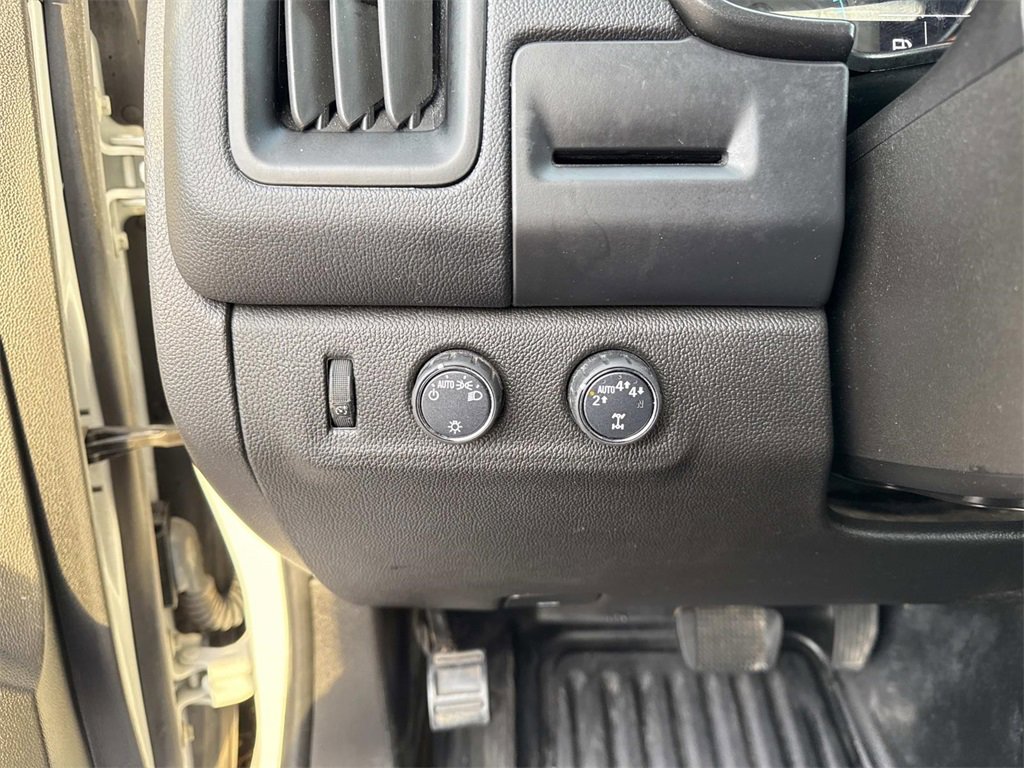 Used 2022 Chevrolet Colorado LT w/ Fleet Safety Package image 13