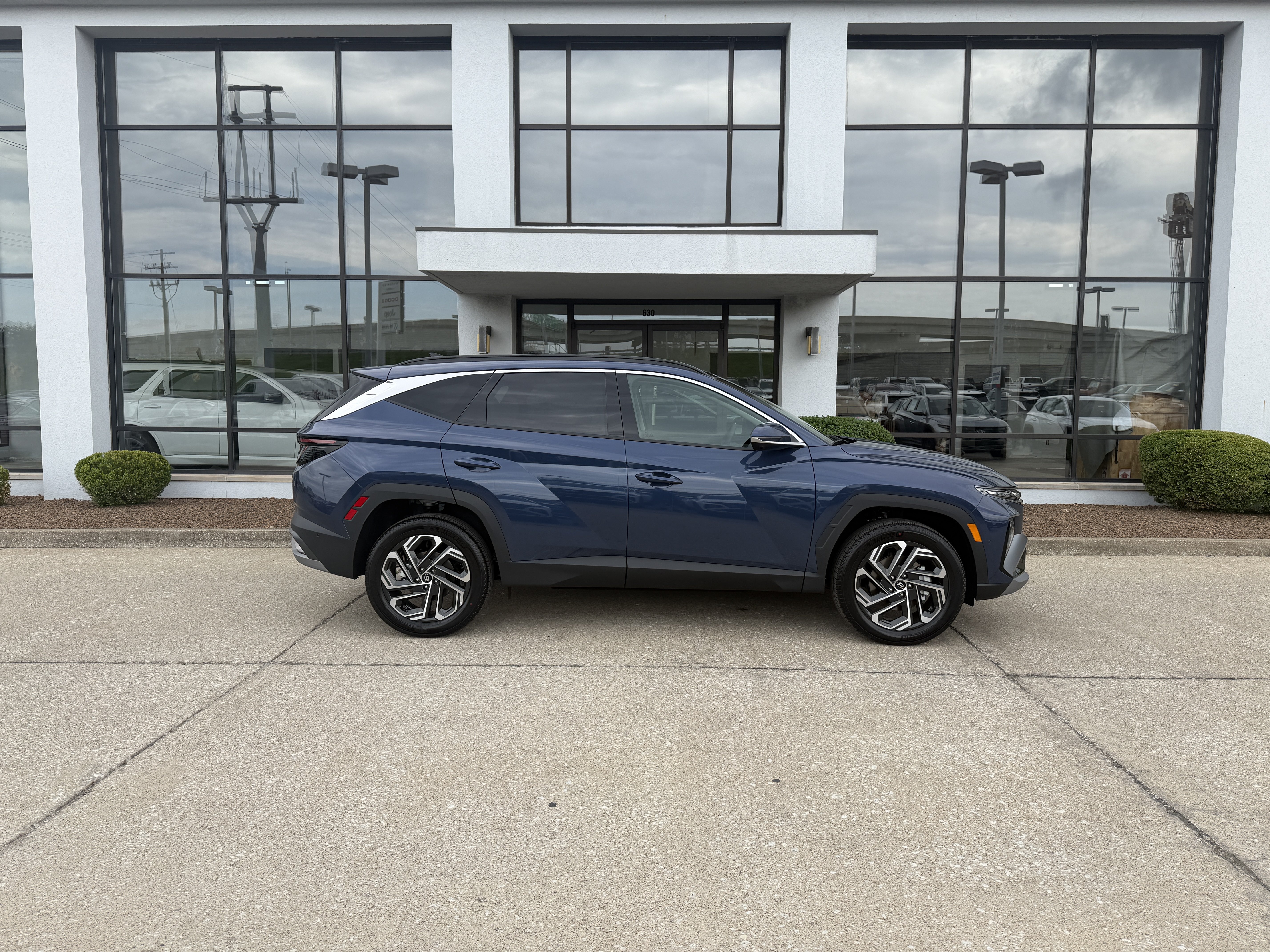 New 2026 Hyundai Tucson Limited AWD/4WD image 3