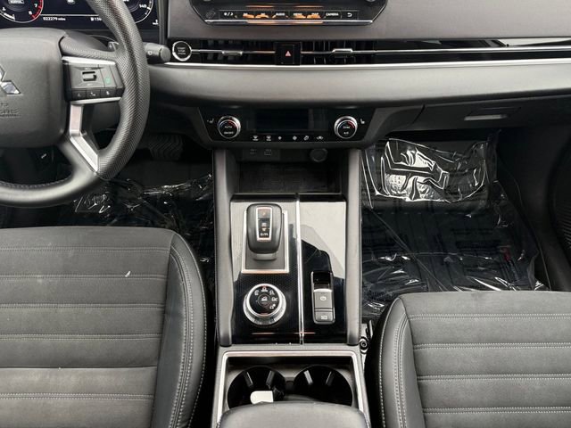Used 2023 Mitsubishi Outlander SE Black Edition image 5