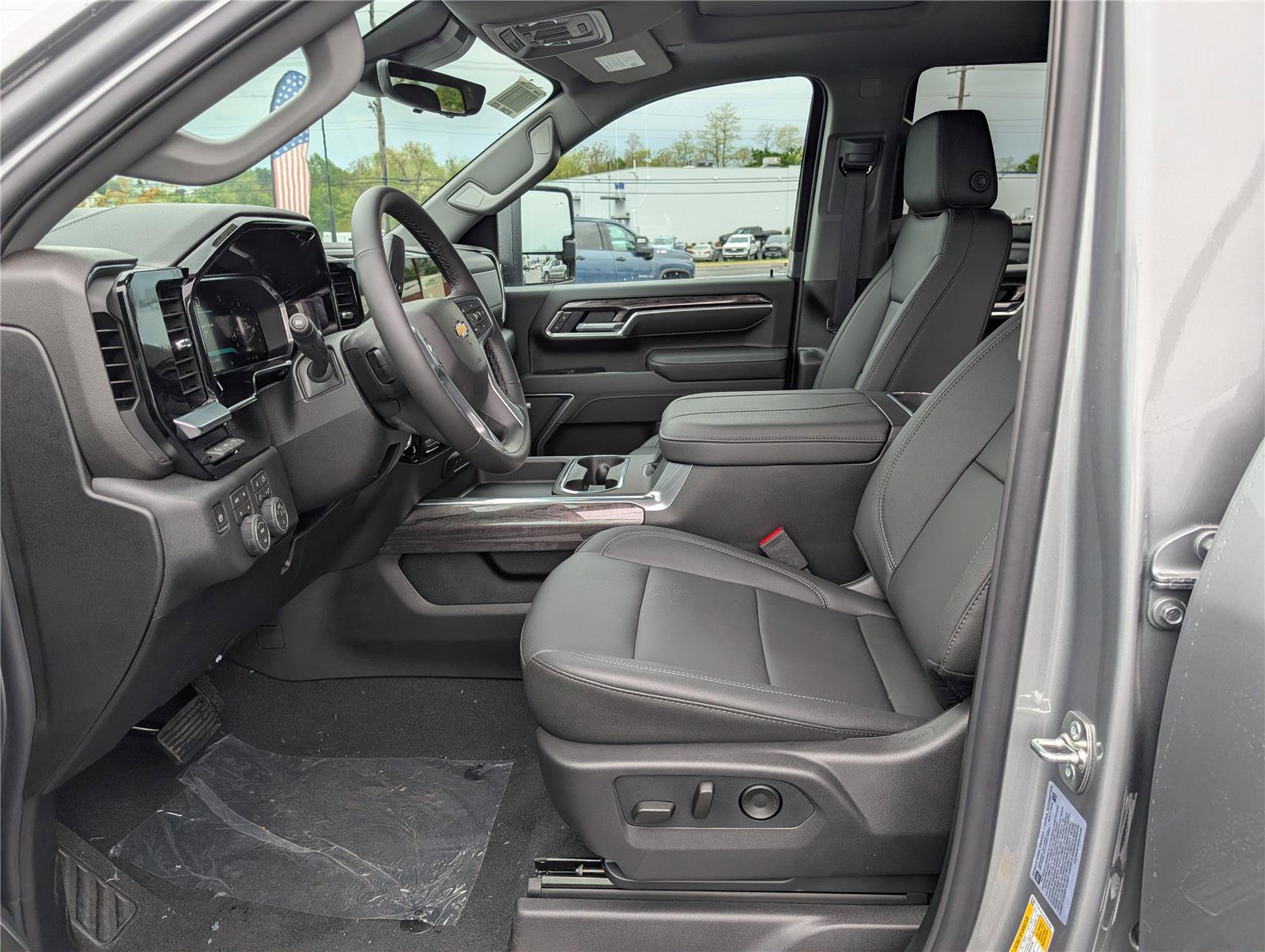 New 2026 Chevrolet Silverado 3500 LTZ w/ LTZ Convenience Package AWD/4WD image 10