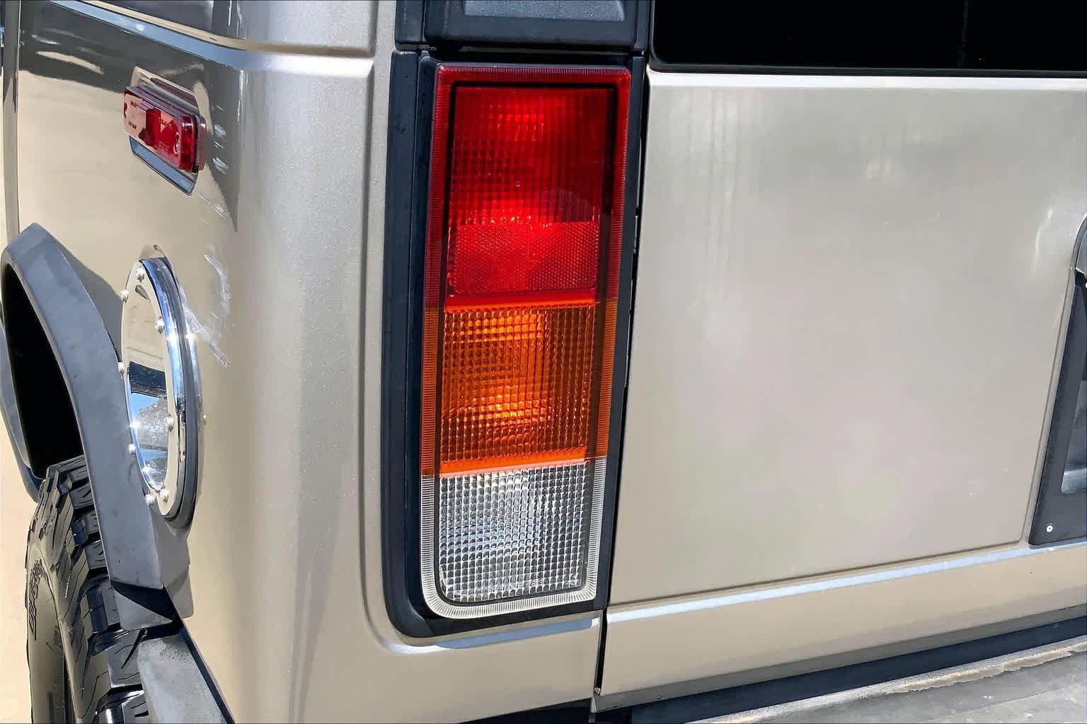 Used 2004 HUMMER H2 w/ Preferred Equipment Group image 23