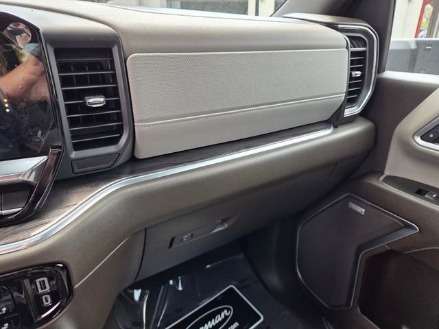 Used 2025 Chevrolet Silverado 2500 LTZ w/ LTZ Premium Package image 31