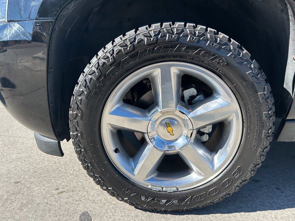 Used 2014 Chevrolet Suburban LT AWD/4WD image 33