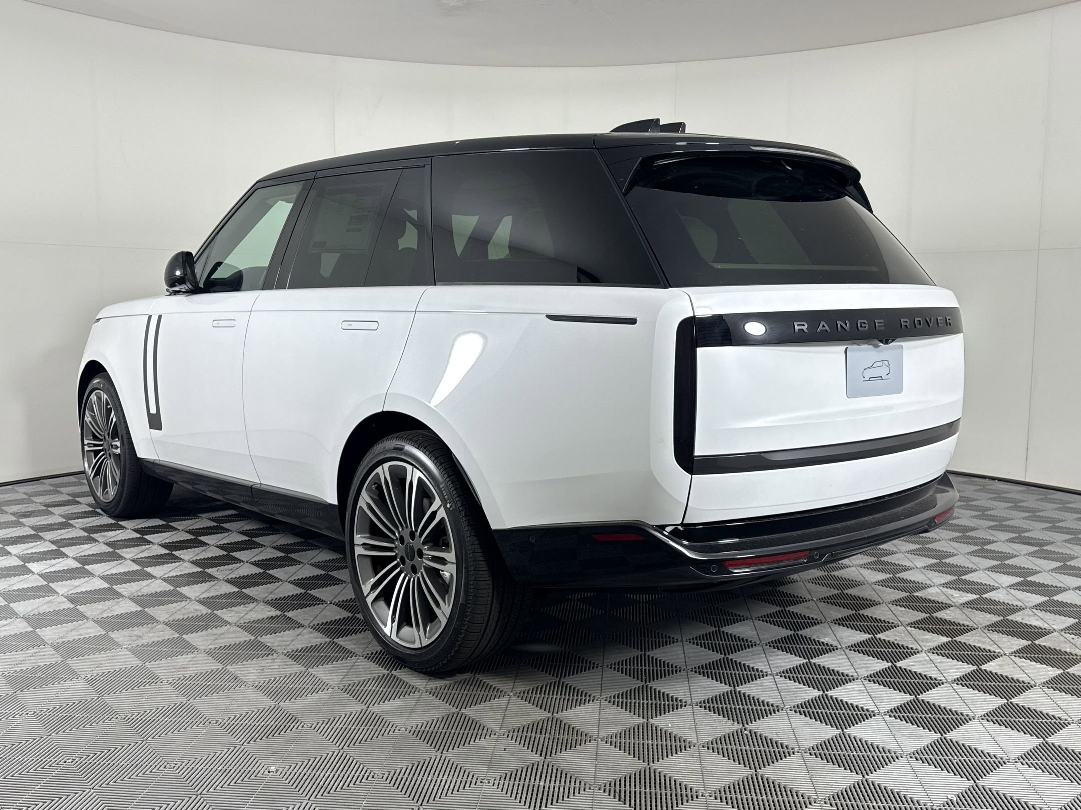 New 2026 Land Rover Range Rover SE AWD/4WD image 3